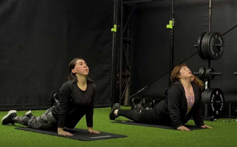 Dos personas entrenando juntas